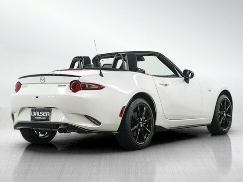 Used 2023 MAZDA MX-5 Miata Club w/ Appearance Package RWD image 7