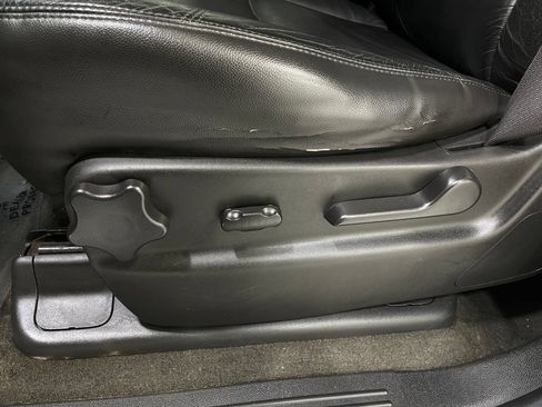 Used 2011 Chevrolet Avalanche LT w/ Suspension Package, Off-Road AWD/4WD image 15