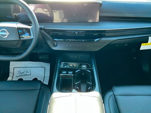 Used 2025 Nissan Murano SV image 13