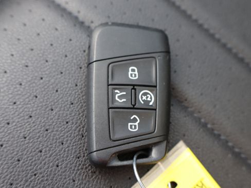 Used 2024 Volkswagen Tiguan Wolfsburg Edition image 33