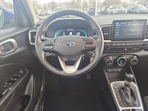 Used 2023 Hyundai Venue SEL image 13