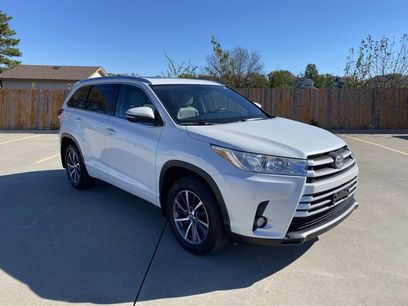 Used 2018 Toyota Highlander XLE w/ Carpet Mat Package (TMS)