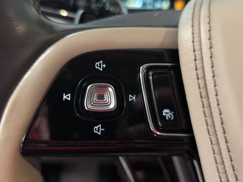 Used 2020 Lincoln Aviator Reserve w/ Equipment Group 202A AWD/4WD image 17