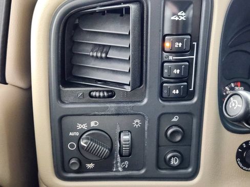 Used 2004 GMC Sierra 2500 SLT w/ Heavy-Duty Power Package AWD/4WD image 27