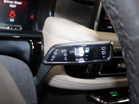 Used 2023 Lincoln Nautilus AWD w/ Premium Package image 26