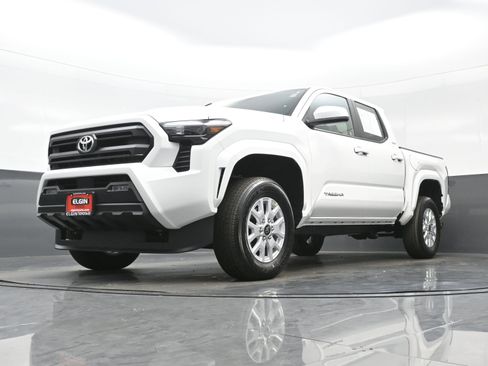 Used 2025 Toyota Tacoma SR5 image 28