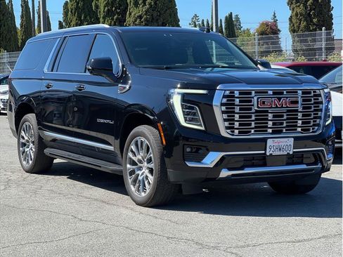 Used 2025 GMC Yukon XL Denali AWD/4WD image 3