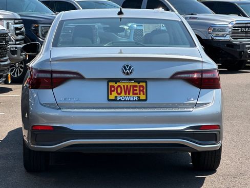 Used 2023 Volkswagen Jetta SE FWD image 5