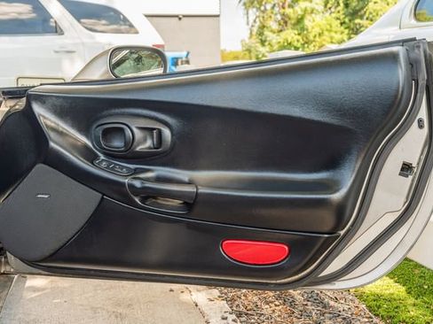 Used 2002 Chevrolet Corvette Convertible w/ Preferred Equipment Group2 image 30