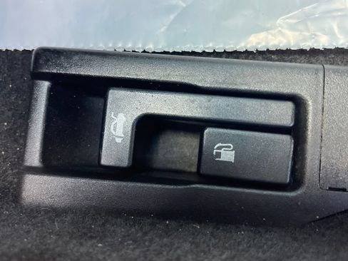 Used 2018 Subaru Impreza 2.0i Premium AWD/4WD image 23