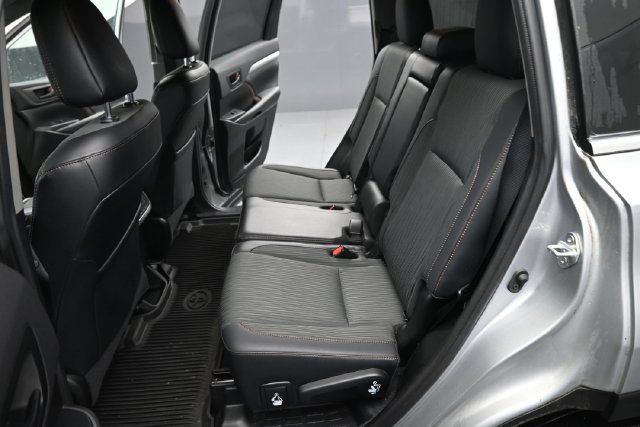 Used 2019 Toyota Highlander Plus AWD/4WD image 10