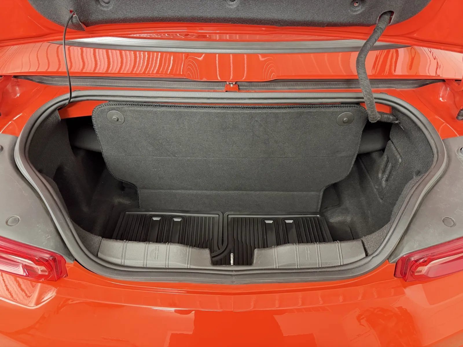 Used 2021 Chevrolet Camaro LT RWD image 25
