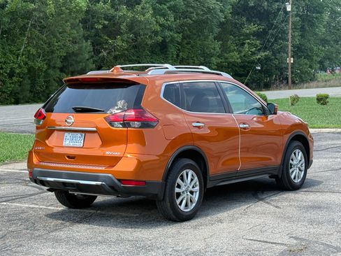 Used 2017 Nissan Rogue SV w/ SV Premium Package AWD/4WD image 4