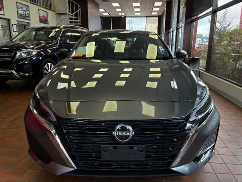 Used 2024 Nissan Altima 2.5 S FWD image 5