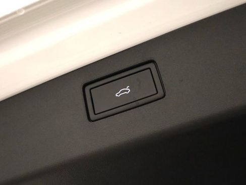 New 2026 Volkswagen Tiguan SE R-Line image 36