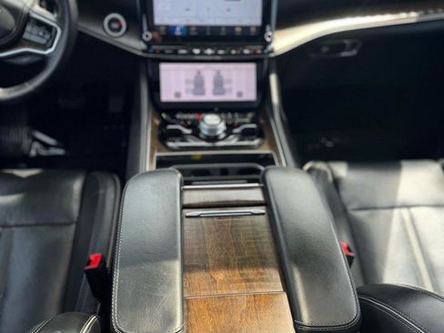 Used 2023 Jeep Grand Wagoneer Series II AWD/4WD image 17