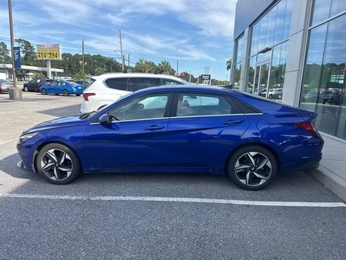 Used 2022 Hyundai Elantra SEL w/ Convenience + Premium Package FWD image 3