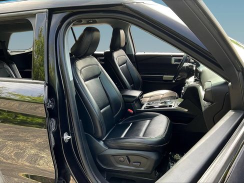 Used 2020 Ford Explorer XLT w/ Equipment Group 202A AWD/4WD image 27