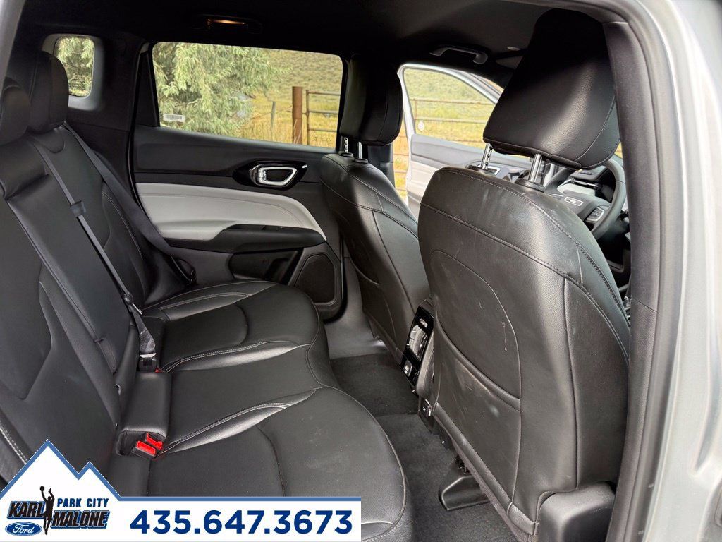 Used 2025 Jeep Compass Limited AWD/4WD image 33