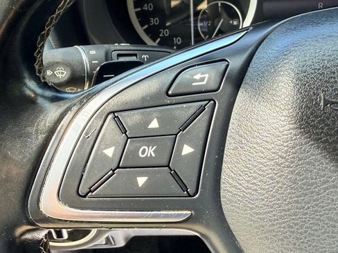 Used 2017 INFINITI QX30 Premium w/ Navigation Package FWD image 40