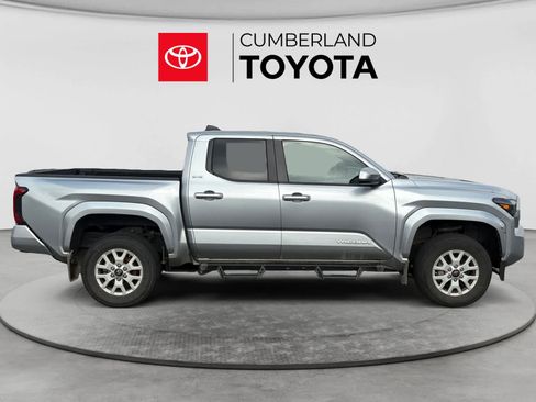 Used 2024 Toyota Tacoma SR5 AWD/4WD image 4