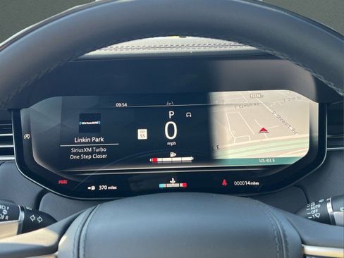 New 2025 Land Rover Range Rover Long Wheelbase SE image 30