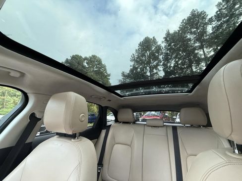 Used 2019 Jaguar F-PACE Premium image 42