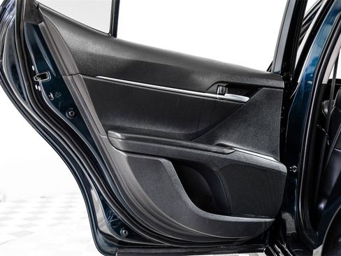 Used 2021 Toyota Camry SE image 42