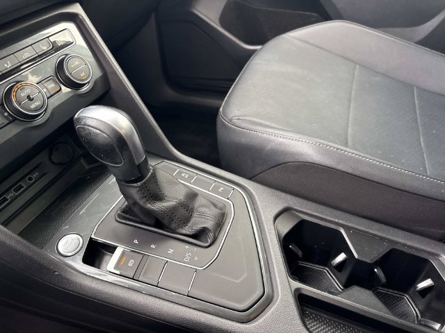 Used 2020 Volkswagen Tiguan SEL FWD image 28