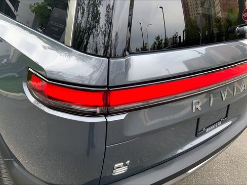 Used 2025 Rivian R1S Adventure AWD/4WD image 28