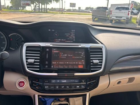 Used 2017 Honda Accord EX-L image 23