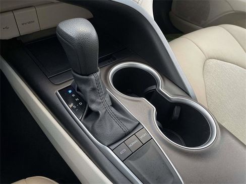 Used 2022 Toyota Camry LE image 33