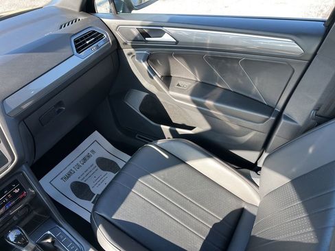 Used 2022 Volkswagen Tiguan SE R-Line image 26