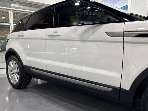 Used 2018 Land Rover Range Rover Evoque SE AWD/4WD image 25