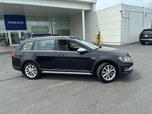 Used 2017 Volkswagen Golf Alltrack S AWD/4WD image 2