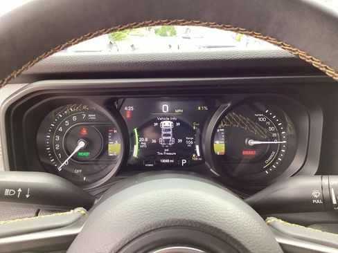 Used 2024 Jeep Wrangler Unlimited AWD/4WD image 25