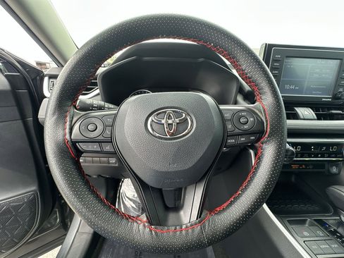 Used 2021 Toyota RAV4 XLE image 11