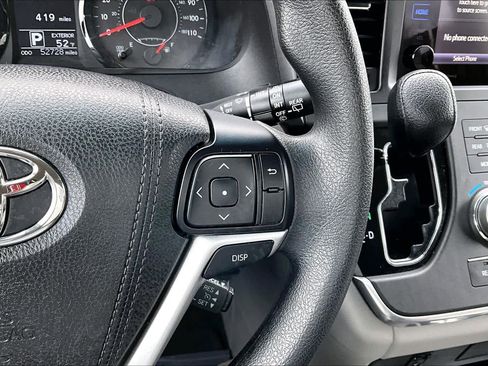 Used 2017 Toyota Sienna LE image 24
