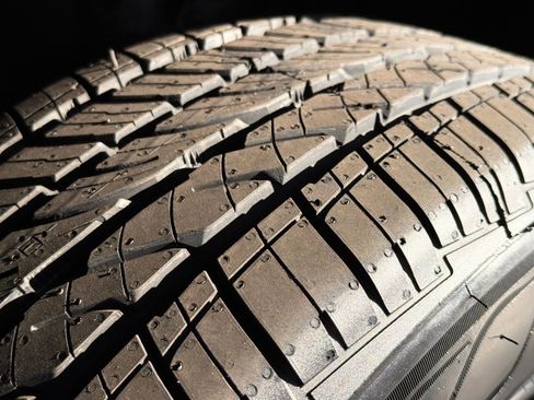 Used 2019 Toyota RAV4 LE w/ Carpet Mat Package image 28