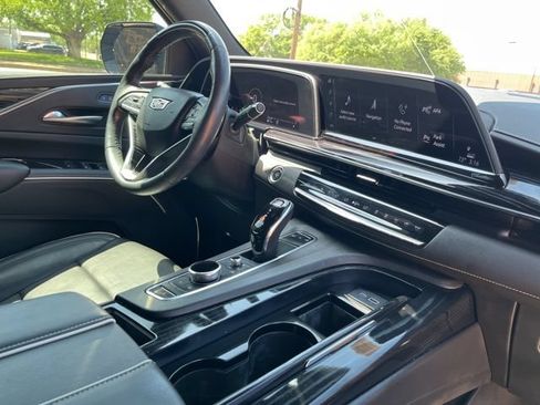 Used 2022 Cadillac Escalade Sport AWD/4WD image 23