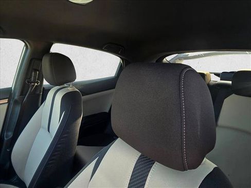 Used 2018 Honda Civic Sport image 12