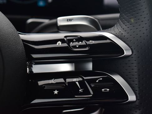 Certified 2025 Mercedes-Benz GLB 35 AMG 4MATIC image 18