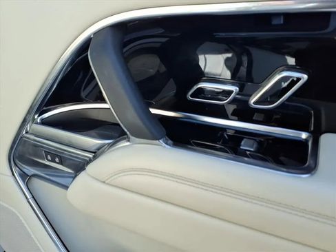 Used 2023 Land Rover Range Rover SE image 11