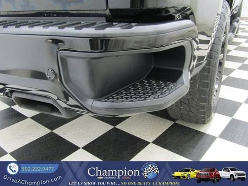 Used 2020 Chevrolet Silverado 1500 LT Trail Boss w/ Midnight Edition AWD/4WD image 16