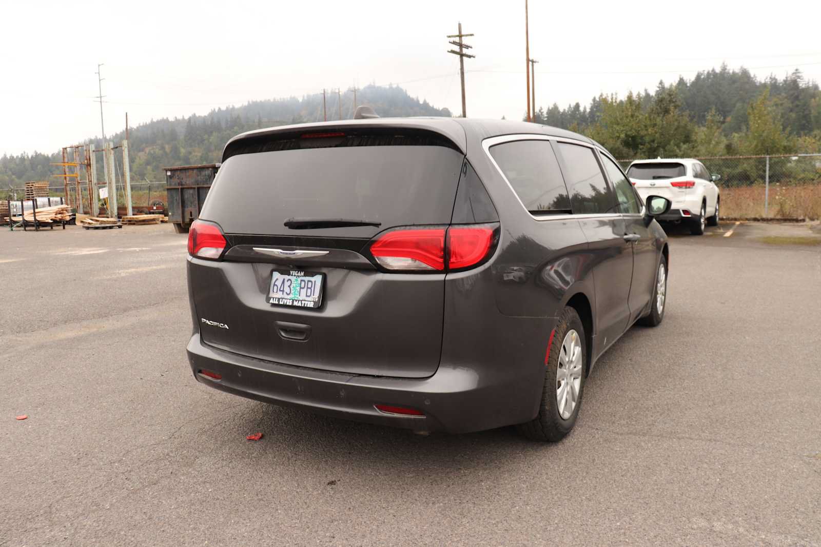 Used 2019 Chrysler Pacifica L FWD image 5