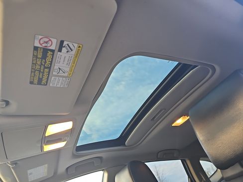 Used 2012 Nissan Rogue SL image 27