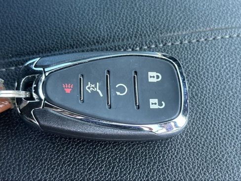 Used 2023 Chevrolet Traverse LT FWD image 28