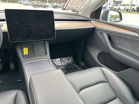 Used 2025 Tesla Model Y Long Range RWD image 11