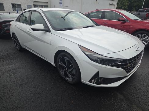 Used 2022 Hyundai Elantra SEL w/ Convenience + Premium Package FWD image 1