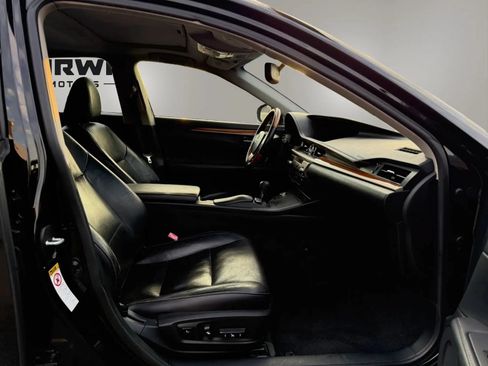 Used 2015 Lexus ES 300h w/ Navigation System Package FWD image 20